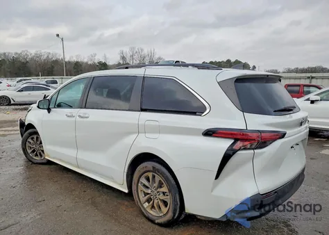 2022 Toyota Sienna Xle z USA, uszkodzony, nr VIN 5TDJRKEC7NS085304